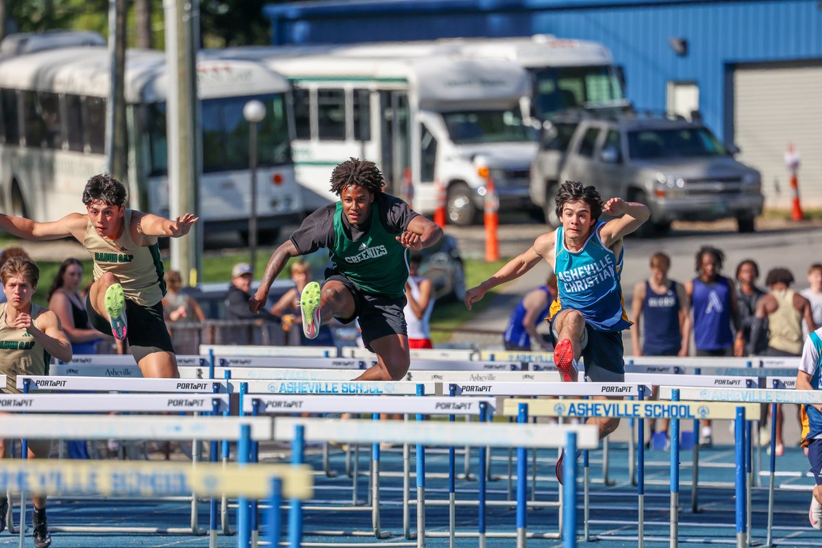 greeniesports's tweet photo. Dawson Thompson β25 outthrew his personal record in the discus by 15 feet and Christ School track had four other event winners in Wednesdayβs Carolinas Athletic Association meet at Asheville School. https://t.co/qIJi9tL6ta #GoGreen #asheville #avlsports #hstrack #ncisaa https://t.co/6YLm2evOcO