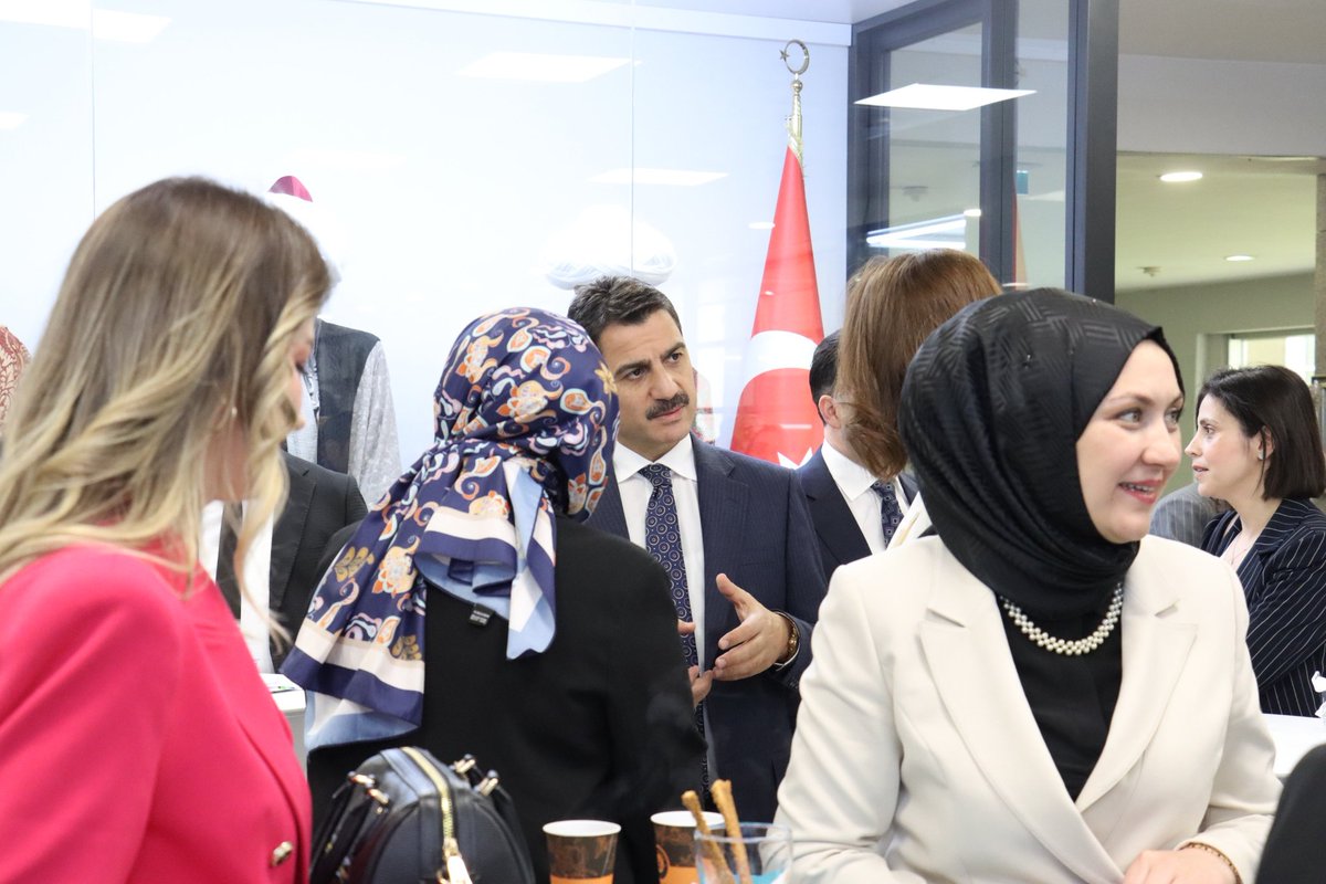 AdaletPGM's tweet photo. Hakim Yardımcılığı Sisteminde Eğitici Hakim ve Savcılarının Eğitim Programlarının İkincisi İstanbul Çağlayan Adliyesinde Düzenlendi !  

İstanbul Adliyesi, Anadolu Adliyesi, Bakırköy, Küçükçekmece ve Silivri Adliyelerimizde görev alacak eğitici hakim ve savcılarımıza yönelik eğitim programı, Genel Müdürlüğümüz ve Türkiye Adalet Akademisi iş birliğinde gerçekleştirildi.

225 Eğitici Hakim ve Savcının katıldığı eğitimde; Sistemin hedefleri, yenilikleri, eğitici rolünün sorumlulukları ve UYAP entegrasyonu ele alındı.
Eğitici hakim ve savcılarımız,usta çırak ilişkisi çerçevesinde, mesleğe adım atan yardımcılarımız için rehber olacak, adaletin daha hızlı, adil ve güvenilir şekilde tecellisine katkı sağlayacak.

Adaletin geleceği, bugünden inşa ediliyor.

#HakimYardımcılığı
#AdaletAkademisi
#EğiticiHakimler
#PersonelinSesiAdaletinNefesi 
#EğiticiHakimveSavcıYardımcılığı