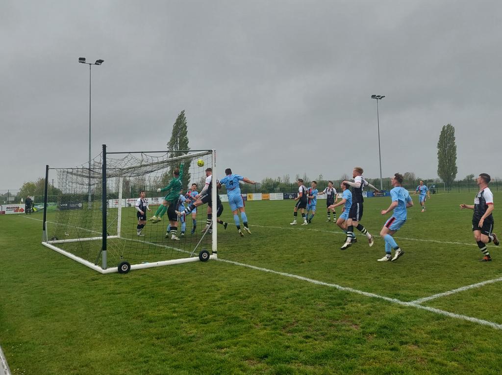 sblack83's tweet image. Match 87 of 2024/25:
⚫️⚪️ MIDDLEZOY ROVERS 2️⃣
Winter (18), Lismore (76)
🔵🔵 BISHOPS LYDEARD 0️⃣
🏆 South West Peninsula League Premier East
🏟 The Aerodrome Westonzoyland (#293)
🎟 £6 | £0
📖 £1.50
👥️️ 80 (hc)
@middlezoyrovers @_BLAFC_ @swpleague