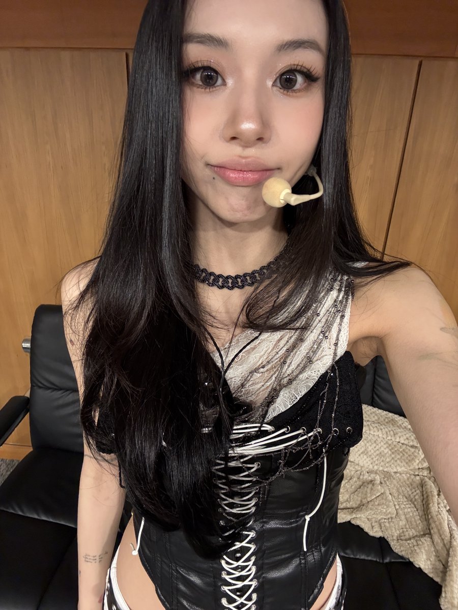 godmitzu's tweet photo. CHAEYOUNG SELCA SHE'S SO PRETTY https://t.co/cWo3rVknXH
