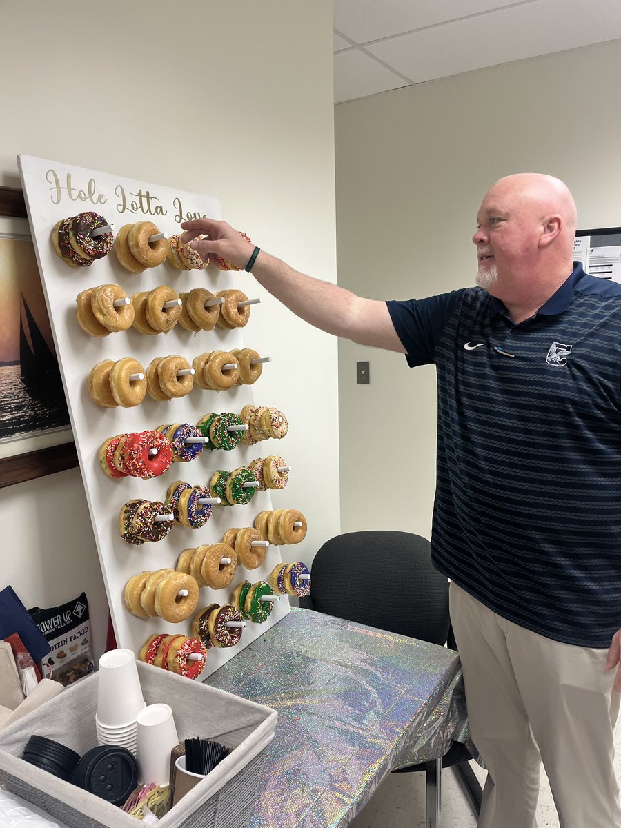 T-7 hours until Spring Break and what better way to start this day than with a  sweet treat from our CHS Teacher Incentive committee! Sending gratitude vibes to this amazing group of colleagues! We “donut” know how to thank you enough! 🍩🍩🍩