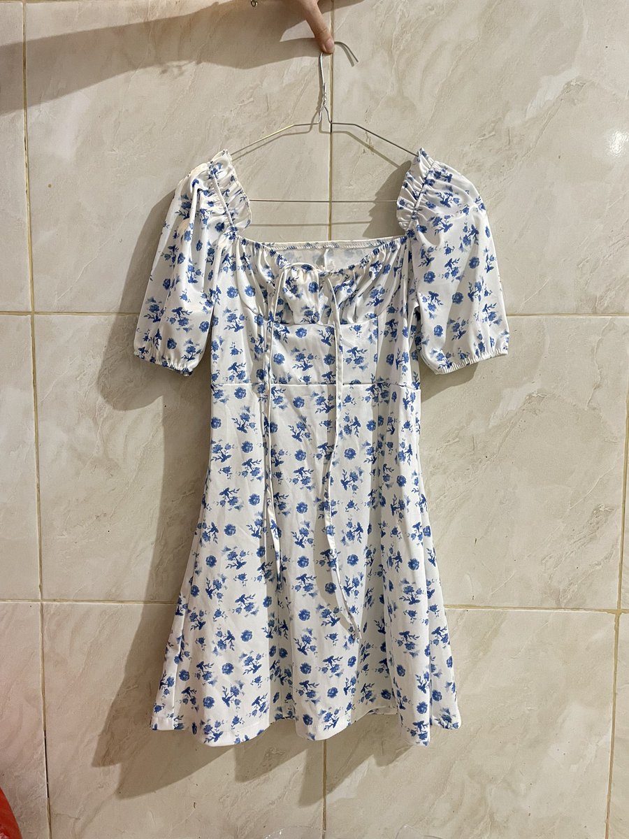 loafymoon's tweet photo. - dress putih 30k
- baju kaos 15k
- baju terusan 20k
- dress merah 45k https://t.co/UtJKTkoMTB