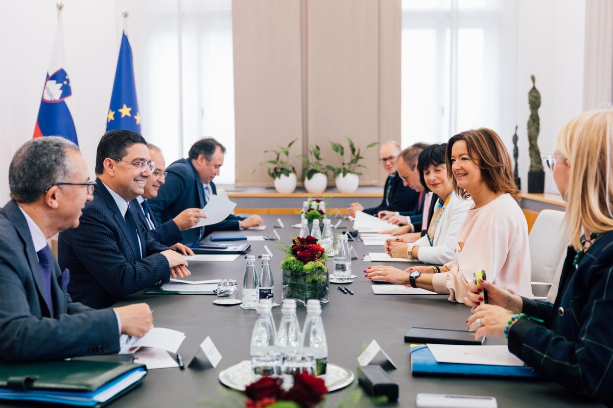 MFEA Slovenia (@mzez_rs) on Twitter photo Ministrica <a href="/tfajon/">Tanja Fajon</a> 🇸🇮 & 🇲🇦 minister Nasser Bourita sta naznanila medsebojno odprtje veleposlaništev v Ljubljani in Rabatu. "To pomeni novo poglavje v naših odnosih – olajšalo bo neposredne stike med ljudmi & institucijami in podprlo gospodarsko in kulturno sodelovanje"- <a href="/tfajon/">Tanja Fajon</a>. Ministrica <a href="/tfajon/">Tanja Fajon</a> 🇸🇮 & 🇲🇦 minister Nasser Bourita sta naznanila medsebojno odprtje veleposlaništev v Ljubljani in Rabatu. "To pomeni novo poglavje v naših odnosih – olajšalo bo neposredne stike med ljudmi & institucijami in podprlo gospodarsko in kulturno sodelovanje"- <a href="/tfajon/">Tanja Fajon</a>.