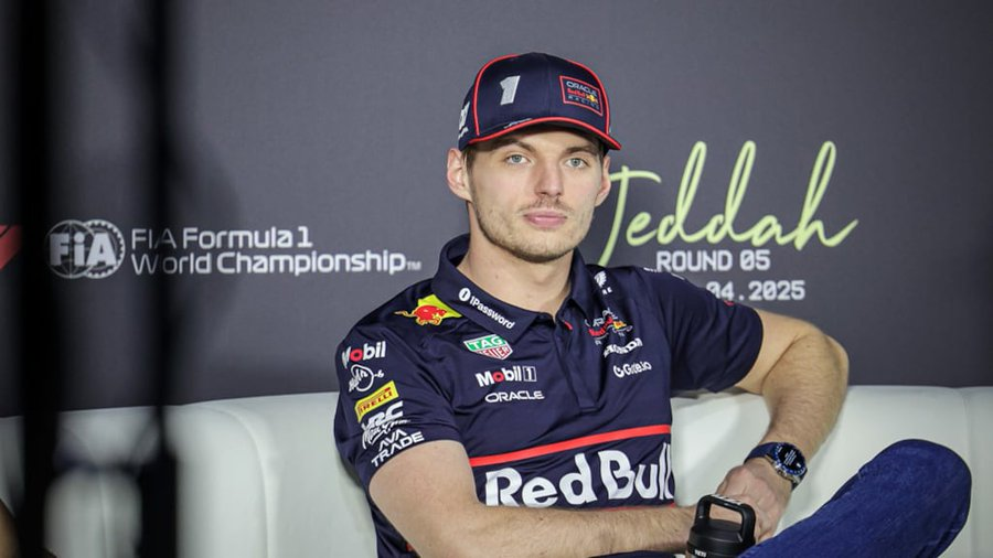 f1rtp's tweet photo. 🔥Verstappen questionado sobre “tensão na Red Bull” no paddock após #GPBahrain, desvalorizou. “Foi só uma conversa. Mas sim, todos estavam frustrados.” https://t.co/CQ2EDPWX2k