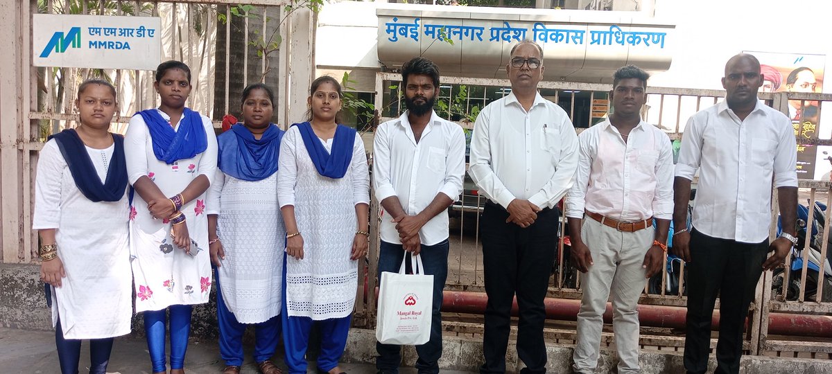 आज दिनांक 17/04/2025 गुरुवार दुपारी 3.00 वाजता समाजसेवक सुंदर पाडमुख  यांनी विले पार्ले कामराजनगर हनुमान रोड पश्चिम द्रुतगती महामार्ग लगतचे मेट्रो 7A FOB फूट ओव्हर ब्रिज प्रकल्प बाधित 35 कुटुंबाचे प्रमुख रहिवाशी सभासद PAP सोबत MMRDA महानगर आयुक्त यांच्या कडे तक्रार नोंद केली.