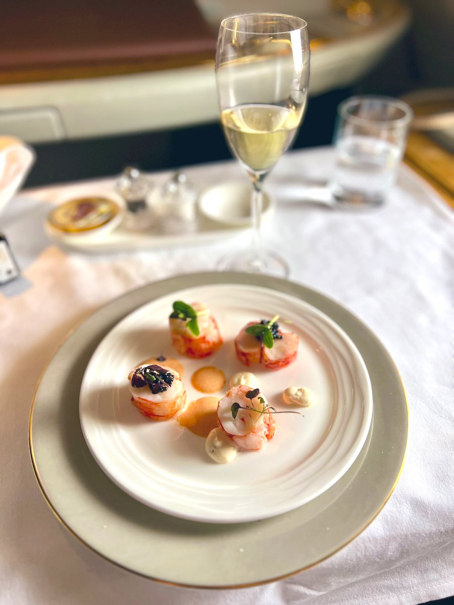 Edelweiss_Delp's tweet photo. Lobster tail and caviar, prawn with aioli, topped of with a glass of Dom Perignon - Emirates you sure know how! Totally sublime 💛 🇦🇪#Emirates #Champagne #lobster #foodie #Travel #traveller #inflightdining #flyemiratesflybetter #Emirates ✈️ #Dining @domperignon #firstclass https://t.co/3H3aBhkm3A