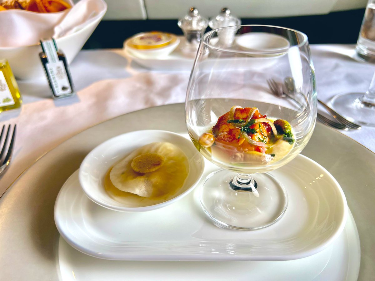 Edelweiss_Delp's tweet photo. Lobster tail and caviar, prawn with aioli, topped of with a glass of Dom Perignon - Emirates you sure know how! Totally sublime 💛 🇦🇪#Emirates #Champagne #lobster #foodie #Travel #traveller #inflightdining #flyemiratesflybetter #Emirates ✈️ #Dining @domperignon #firstclass https://t.co/3H3aBhkm3A