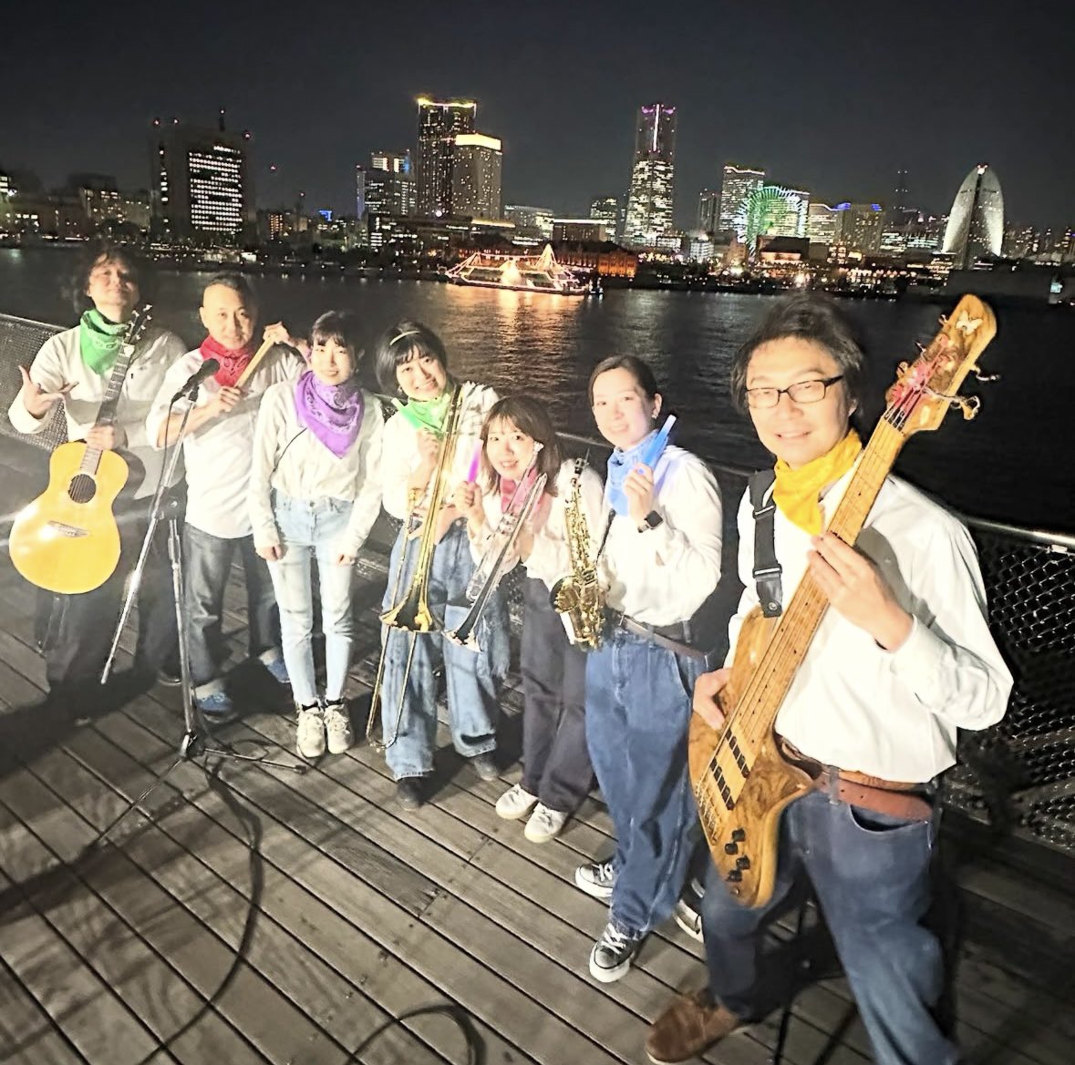 ディキシー・セプテット「バイキング・ビーナス」歓送演奏@横浜港大さん橋国際客船ターミナル、終了いたしました。
大さん橋初入港の船を見送ることができて嬉しかったです。

田中アユミ(Sax)、MIKARI(Trp)、藤井星亜(Trb)、清永充美(G)、中村朱里(K)、川口伸王(D)、山崎真也(B)