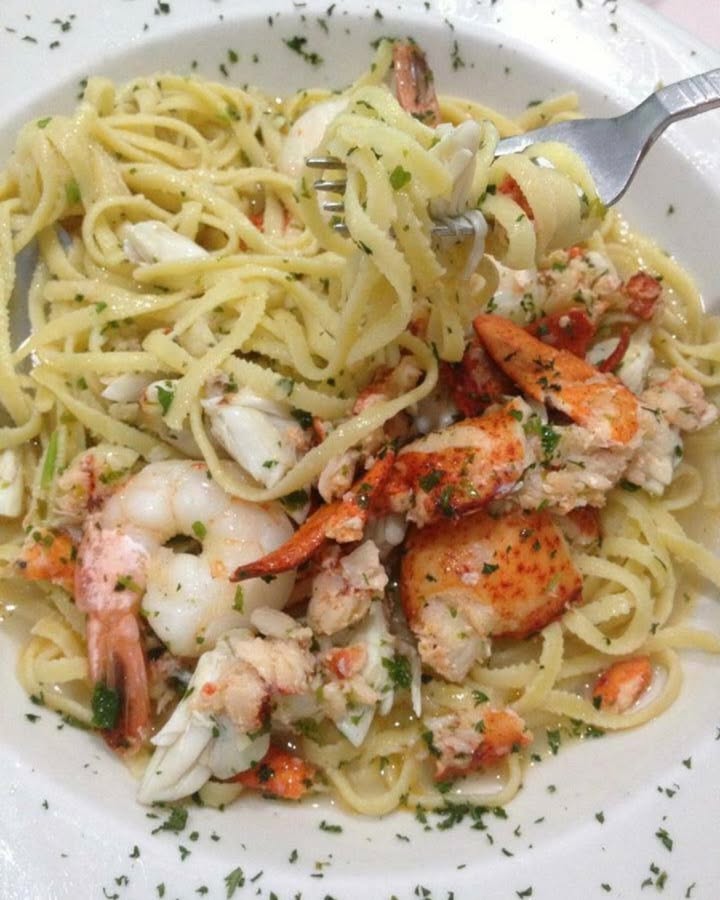 🍝 Family-owned Italian gem in the ❤️ of Key West! Fresh pasta, gluten-free options, seafood &amp; hearty salads made with love. Dine under twinkly lights or chill inside. 
Open daily 5:30–10PM. 
📍900 Southard St. 
Menu: bit.ly/42cpxfQ
 #KeyWest #MangiaMangiaKW #PastaTime