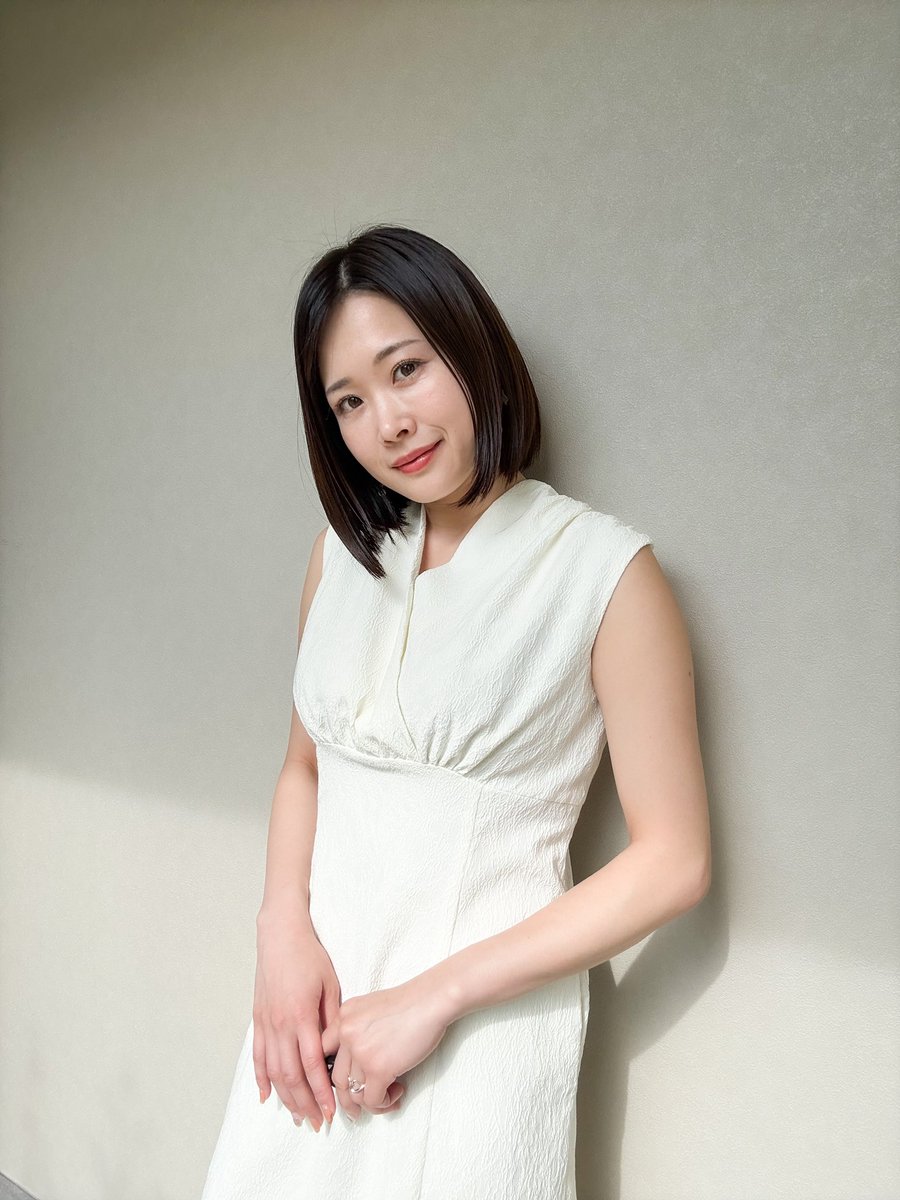 ayako___inoue's tweet photo. ＼ Ayakoi新作ワンピース👗✨ ／
Stretch cord jacquard dress
by @tomeme_official 

受注開始しました！
4/27 23:59までは【20%OFF&送料無料】です💡✨
https://t.co/MSARhzJ7p2

－－－－－－－－－－－－
今回洋服づくりについて改めて考えた時に
・仕上がりが良いもの
・長く使える
その価値にこだわろうと思いました。

ファストファッションは沢山ある世の中なので、ひとつひとつ、生地、縫製に丁寧にこだわりをもって、
みなさまが手に取った時によかったとなる、
着た時にまたよかったとなる、
そんな１枚を作っていきます。

@tomeme_official のおかげで、
百貨店に入られてるブランドさんと同じような品質のものを、低価格で届けられる。
在庫ロスも避けられる素敵なサービス。

これからも改めて良いものを作っていくので、楽しみにしてください！🤍✨

#Ayakoi