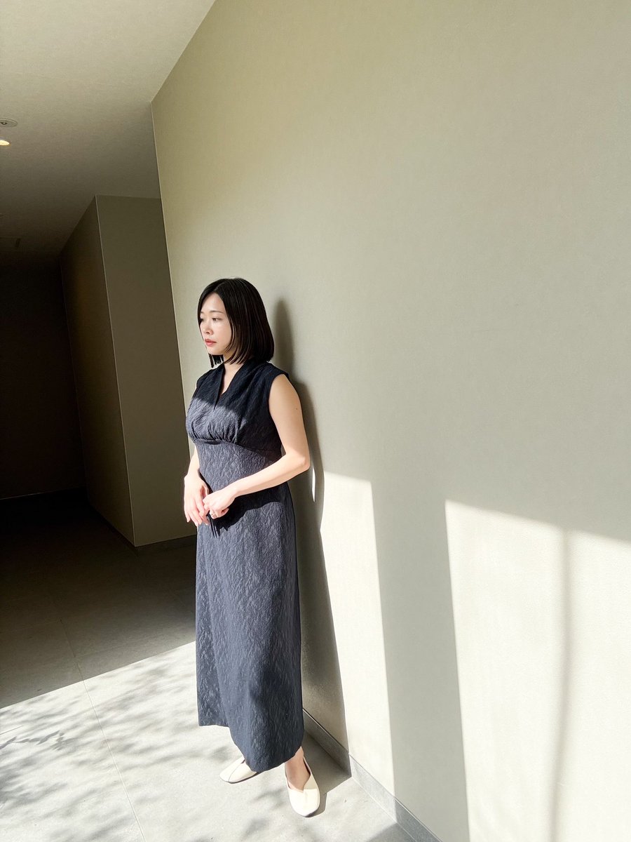 ayako___inoue's tweet photo. ＼ Ayakoi新作ワンピース👗✨ ／
Stretch cord jacquard dress
by @tomeme_official 

受注開始しました！
4/27 23:59までは【20%OFF&送料無料】です💡✨
https://t.co/MSARhzJ7p2

－－－－－－－－－－－－
今回洋服づくりについて改めて考えた時に
・仕上がりが良いもの
・長く使える
その価値にこだわろうと思いました。

ファストファッションは沢山ある世の中なので、ひとつひとつ、生地、縫製に丁寧にこだわりをもって、
みなさまが手に取った時によかったとなる、
着た時にまたよかったとなる、
そんな１枚を作っていきます。

@tomeme_official のおかげで、
百貨店に入られてるブランドさんと同じような品質のものを、低価格で届けられる。
在庫ロスも避けられる素敵なサービス。

これからも改めて良いものを作っていくので、楽しみにしてください！🤍✨

#Ayakoi