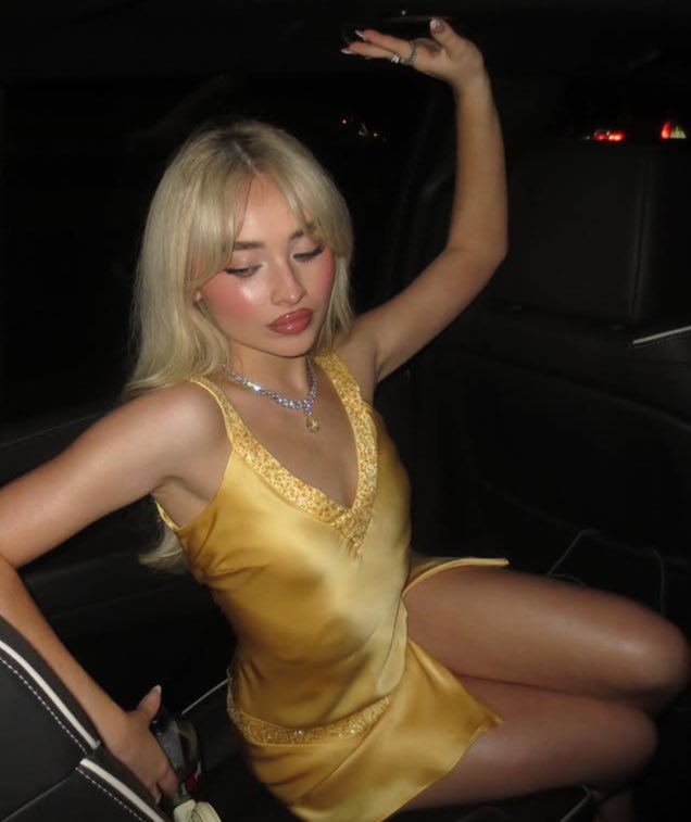 brinajpg's tweet photo. most ICONIC outfits worn by sabrina carpenter;

thread! ☆ https://t.co/J0UA26ZnjC