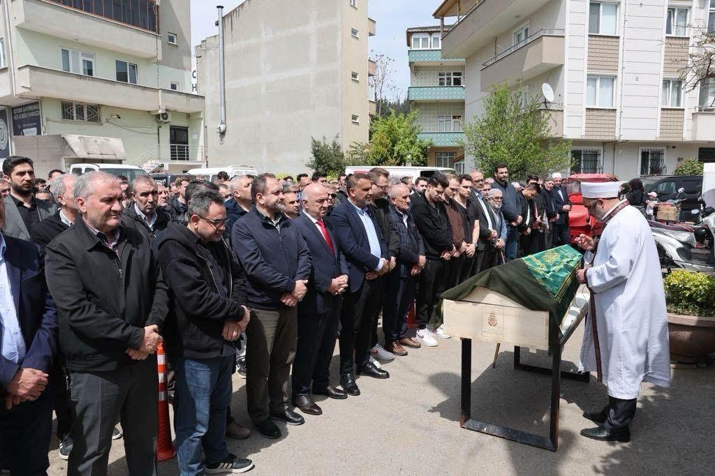 Ahirete irtihal eden Zürriye Eroğlu’nun cenaze namazına katılarak son görevimizi yerine getirdik. Merhumeye Allah’tan rahmet, kederli ailesine baş sağlığı diliyoruz.