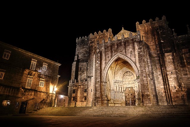 hypocrisyprogre's tweet photo. @PropositoyVida Y las catedrales de Santiago de Compostela (izda) y Tui (drcha) en Galicia, España?? https://t.co/nmfhGpNxRx