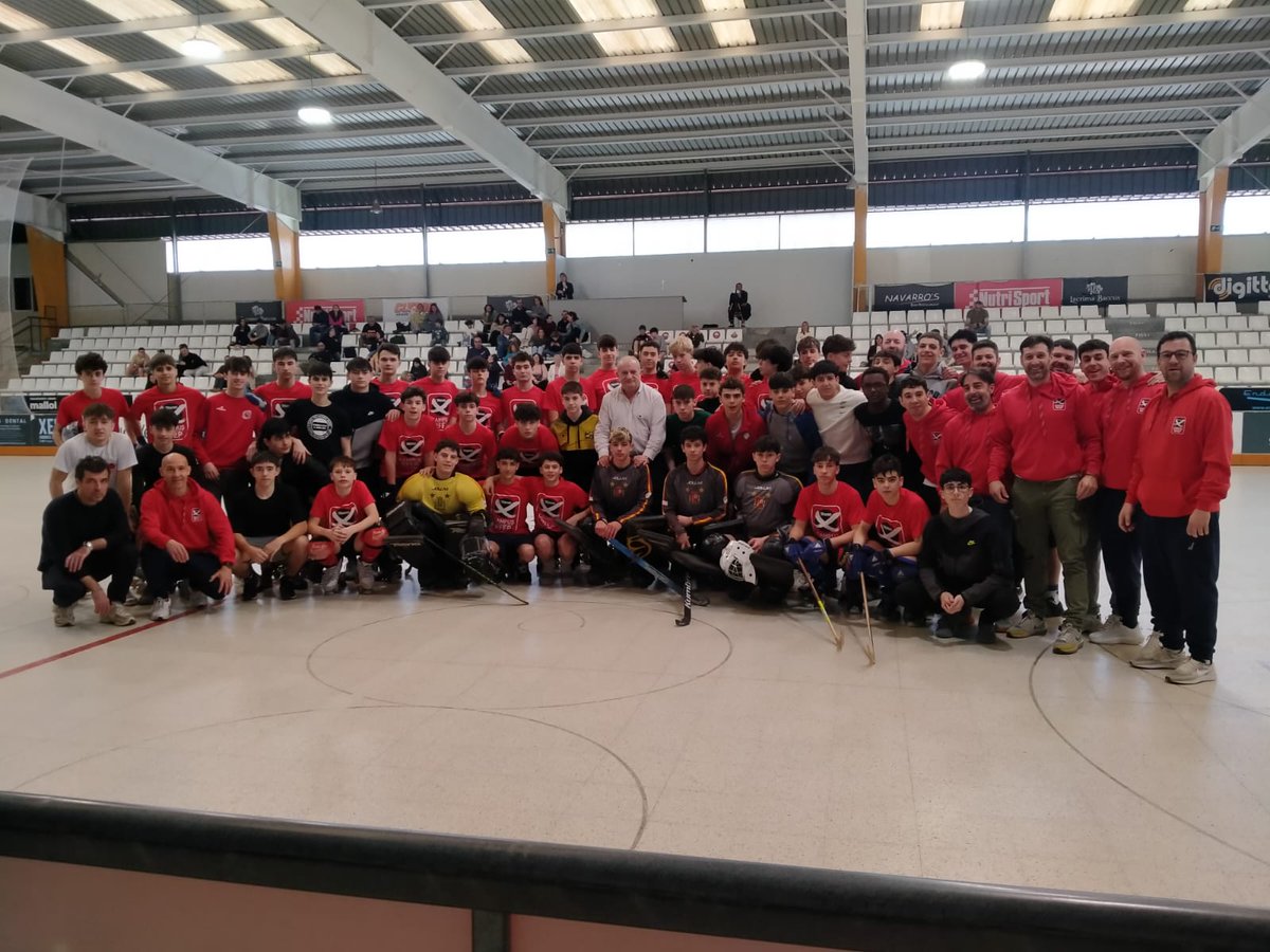 RFEPatinaje (@fedpatinaje) on Twitter photo 🏑 ¡Éxito absoluto en el Campus Reno RFEP masculino que se ha celebrado en Vilafranca del Penedès del 13 al 18 de abril! 🔝
El presidente <a href="/CarmeloRFEP/">Carmelo Paniagua</a> ha visitado esta mañana a jugadores y staff técnico 🙌
#HockeyPatines 🏑 ¡Éxito absoluto en el Campus Reno RFEP masculino que se ha celebrado en Vilafranca del Penedès del 13 al 18 de abril! 🔝
El presidente <a href="/CarmeloRFEP/">Carmelo Paniagua</a> ha visitado esta mañana a jugadores y staff técnico 🙌
#HockeyPatines