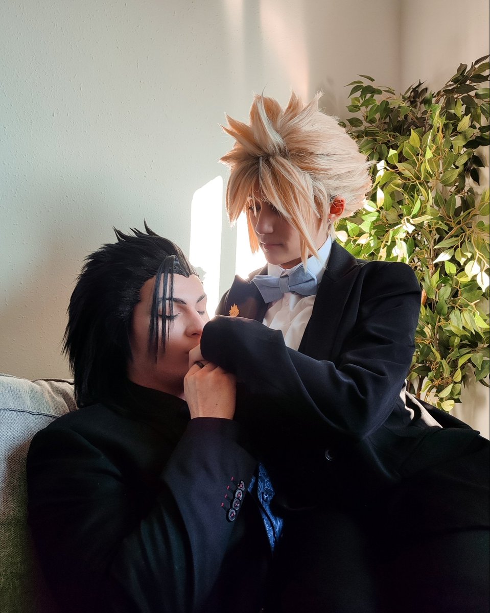 chibicuack's tweet photo. More Zakkura for you guys 💛🖤
📸: @maitxetus
~
#zackfaircosplay #finalfantasy #zackfair #ff7cosplay #ffviicosplay #finalfantasyVII #cloud #cloudstrife #cloudcosplay #cloudstrifecosplay #zakkura https://t.co/YR4OwxveOf