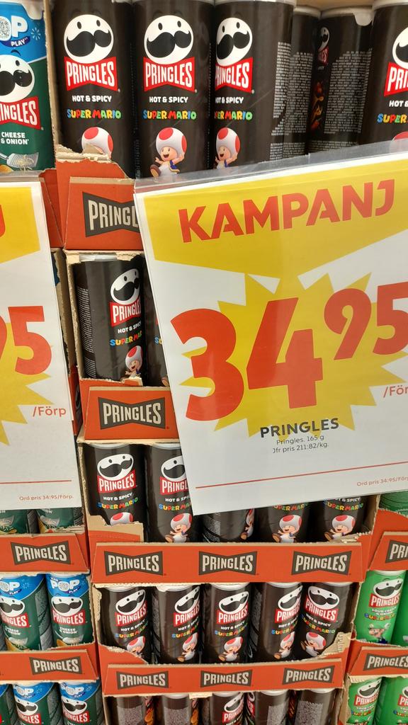 SwedishGamester's tweet photo. While being at #TheMall I'm on a #Quest to find the fifth and last flavor of the #SuperMarioPringles that I'm missing! I've been on a #hunt after the tub with #Toad for several months, but not a single pringle was in sight! Until now! I've found the #MotherLode of #Pringles! 🤩 https://t.co/1GYLXvJWqC