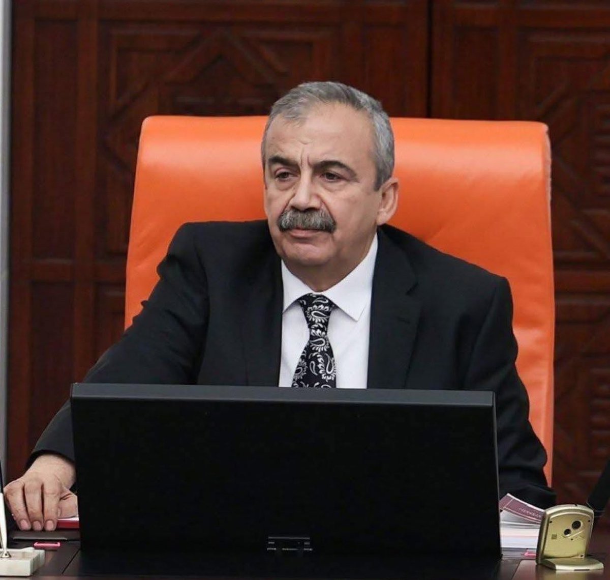 cakiferhatt's tweet photo. Milyonlarca insan dua ediyor,

Diren,biz direnmeyi iyi biliriz,direnmek bize can veriyor Sırrı Başkanım..

Geçmiş olsun. https://t.co/PK7vGmVNlK