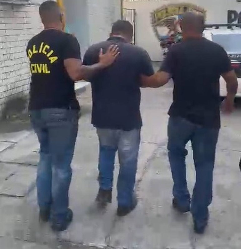 JadsonBastos's tweet image. 🚨 Foragido preso em Queimados!
Policiais do 41º BPM capturaram homem condenado por dopar e estuprar os próprios filhos em 2020. Mandado da Vara de Execuções Penais por estupro de vulnerável. #Queimados #Justiça