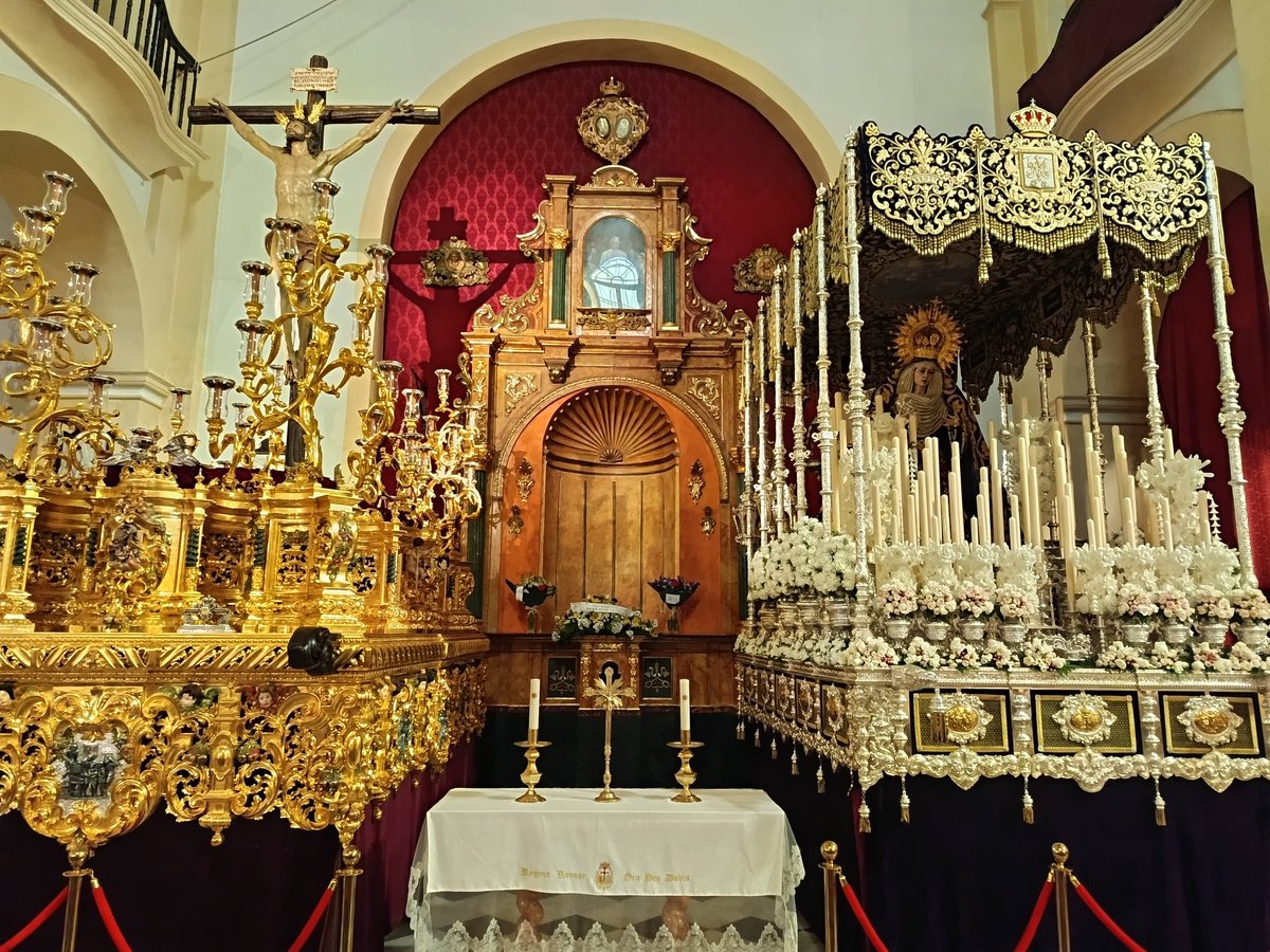 #COMUNICADOOFICIAL

Hoy, con inmenso pesar, la Hermandad ha interpuesto denuncia por el robo de varias joyas del ajuar de María Santísima del Mayor Dolor. Entre ellas, el puñal que portaba cada Viernes Santo, la cruz Fidelitas del Ejército del Aire,