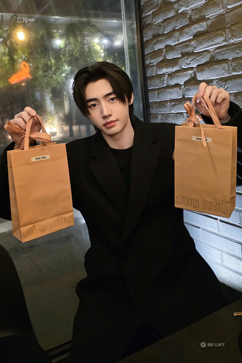 [PHOTO] 250418

ENHYPEN <EN-loG> AirDDrop — Sunghoon Cut

(1/4)

<a href="/ENHYPEN_members/">ENHYPEN</a> <a href="/ENHYPEN/">ENHYPEN OFFICIAL</a> #ENHYPEN #엔하이픈 #SUNGHOON #성훈