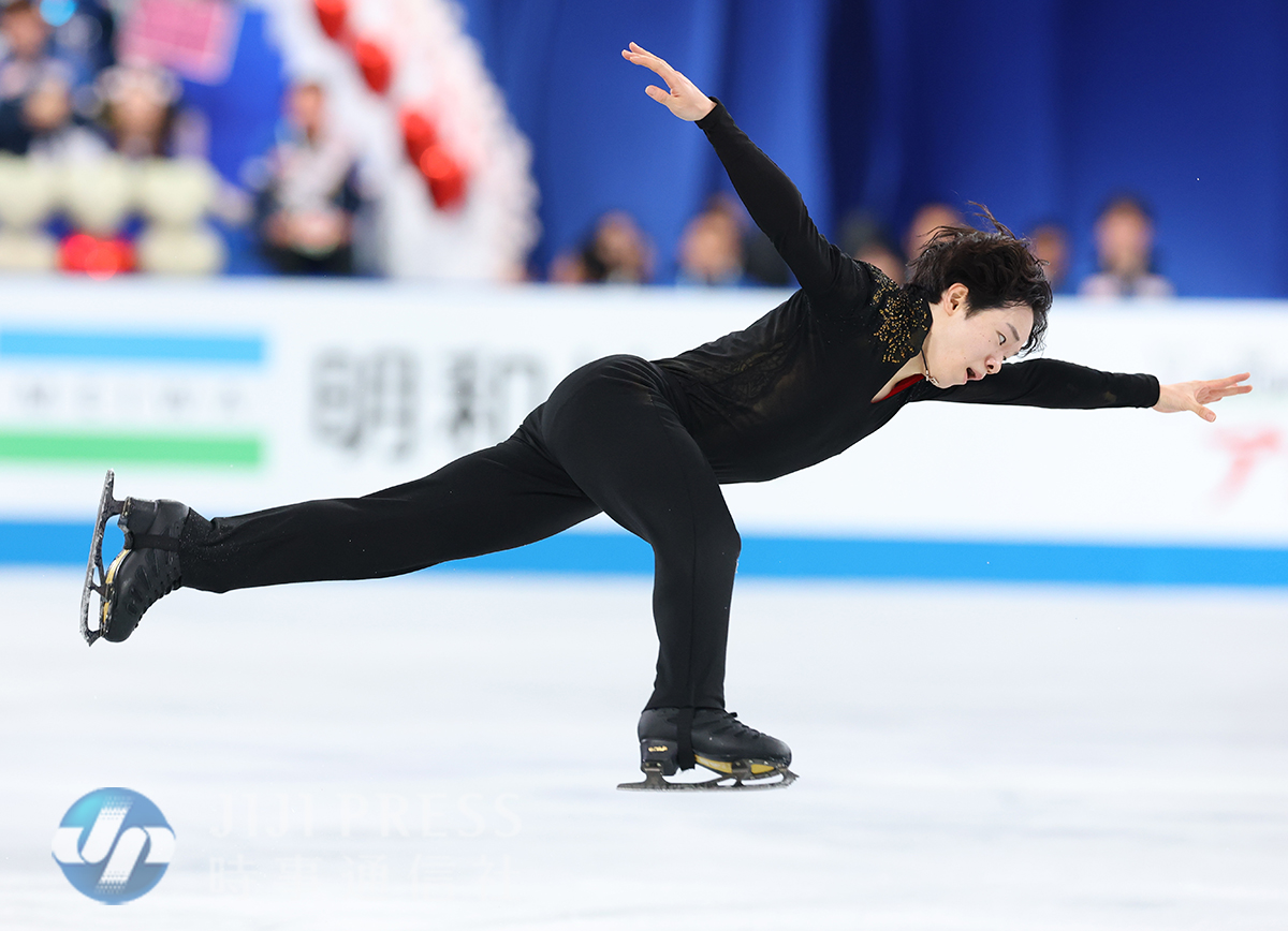 jiji_shashinbu's tweet photo. フィギュアスケート世界国別対抗戦の男子フリーで演技する鍵山優真

#鍵山優真 #フィギュアスケート https://t.co/G85dAMwZ5w