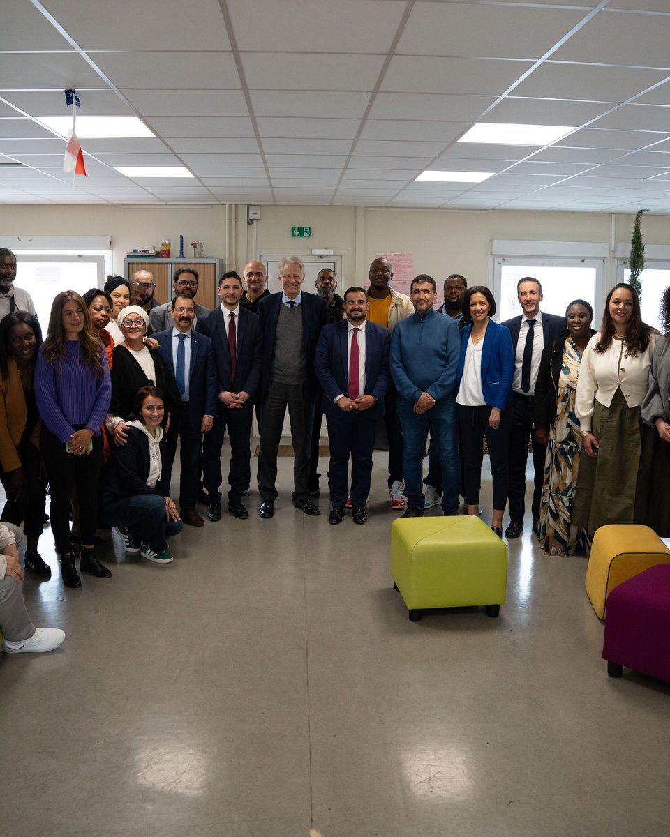 Ville de Garges (@villedegarges) on Twitter photo C'était un plaisir d'accueillir à Garges-lès-Gonesse, lundi 14 avril, l'ancien Premier ministre Dominique de <a href="/Villepin/">Dominique de Villepin</a> , venu rencontrer les habitants, associations, entreprises et acteurs locaux, grâce à l'initiative du maire Benoit Jimenez. 🤝 C'était un plaisir d'accueillir à Garges-lès-Gonesse, lundi 14 avril, l'ancien Premier ministre Dominique de <a href="/Villepin/">Dominique de Villepin</a> , venu rencontrer les habitants, associations, entreprises et acteurs locaux, grâce à l'initiative du maire Benoit Jimenez. 🤝