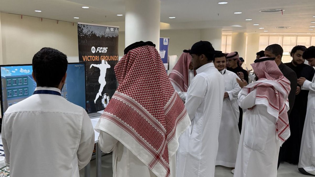أجمل اللحظات التي وثقناها وعشناها معكم من معرض نادي الألعاب  GameScape 🎮
 في معرض روّاد بلا حدود! 
 الي أستعرض ألعاب مُطورة من قبل أعضاء النادي.