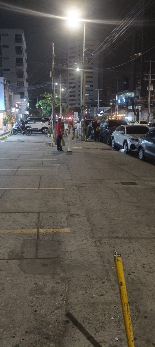 Anoche se realizaron operativos en Bocagrande para retirar cadenas y obstáculos puestos en antejardines que son espacio público.

Celebramos la labor de <a href="/gepmcartagena/">Espacio Público Y Movilidad - Ctg</a> y del alcalde <a href="/dumek_turbay/">Dumek Turbay Paz</a> por recuperar lo que es de todas y todos.