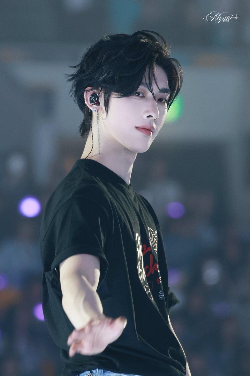 250418 BLUE MANSION
오늘..어려워요ㅠㅠ

#RICKY #리키 #沈泉锐 #リッキー
#ZB1 #ZEROBASEONE #제베원