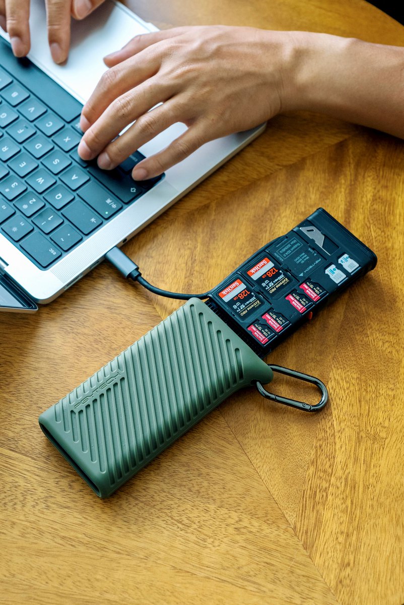 PGYTECH_global's tweet photo. Pack light, shoot mighty! 🎒✨ The only travel companion that fits in your pocket but guards your best shots. 

#pgytech #camera #cardreadercase #cardreader #cfexpress #photography #sdcard #sony #nikon #dji #fujifilm https://t.co/2iTAQ9UpAl