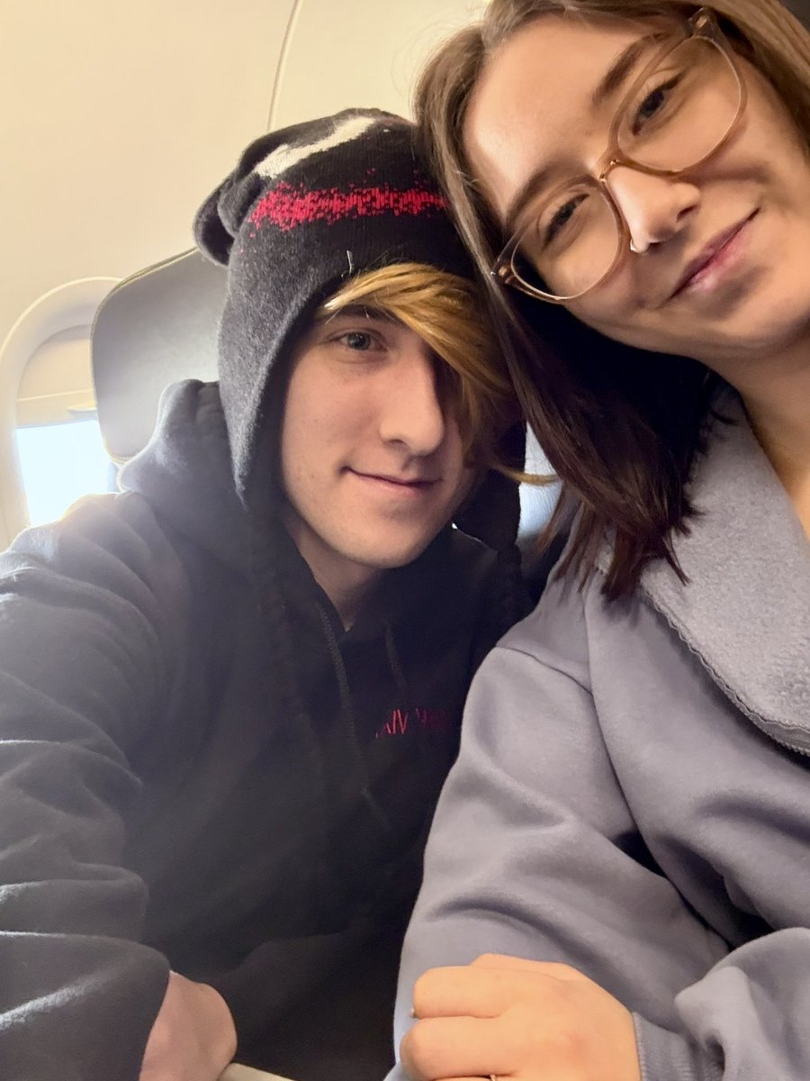 FLYING TO LAS VEGAS ✈️🌇

WRESTLEMANIA 41 🔥