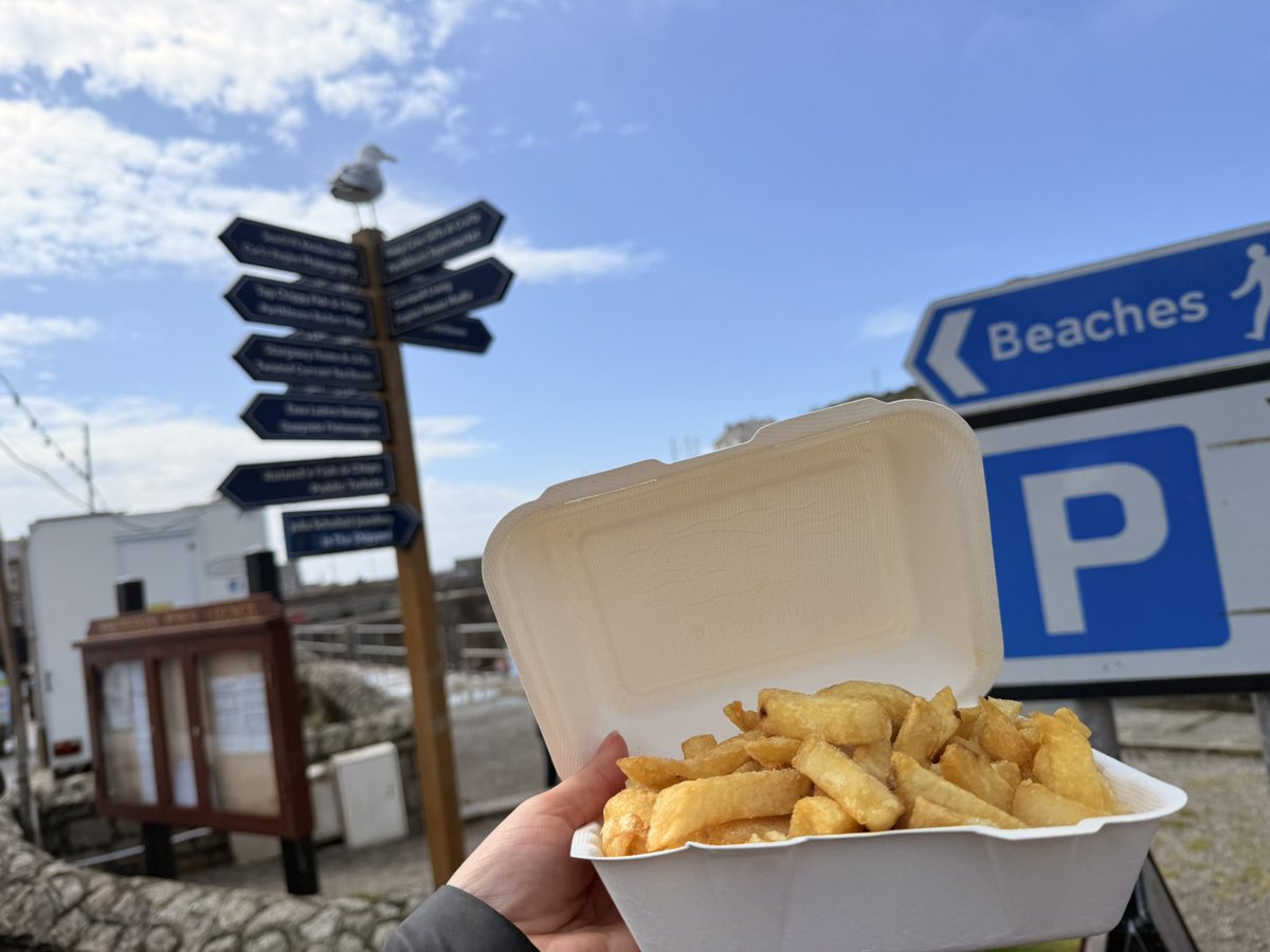 shreeve_jo's tweet photo. Little walk around Porthleven followed by chips and cake 😋😋
The naughty seagulls followed me around but they weren’t pinching my chips 🤣
Hope you all have a lovely Easter weekend 🐣 ♥️
#Porthleven #Cornwall #Goodfriday
#Feasttime #Chocolate https://t.co/BIGSxi1Xb5