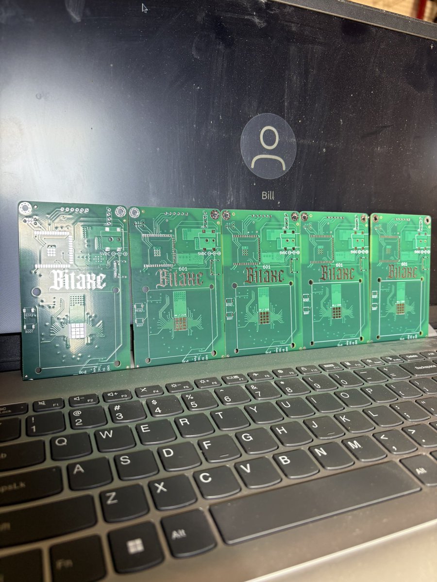 BitcoinVersus_'s tweet photo. Humble Beginnings 📟 #Bitcoin #AxeOS #Bitaxe https://t.co/6UJpBLtzoI