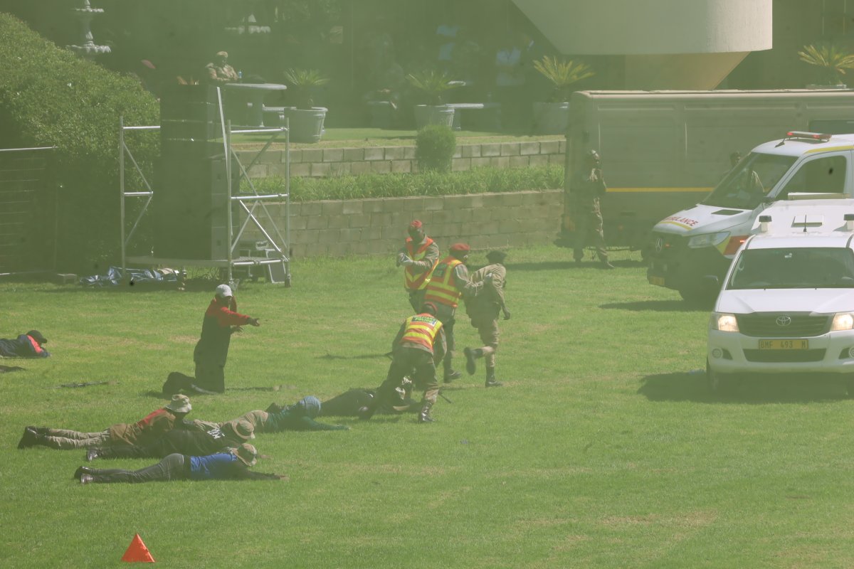 Not to be outdone were the Engineers, who showcase their expertise by rapidly building a tactical bridge, demonstrating the SA National  Defence Force’s capabilities in infrastructure development.

#SANDF
#SAArmy
#SAMilitaryHealthService
#PrideOfLions