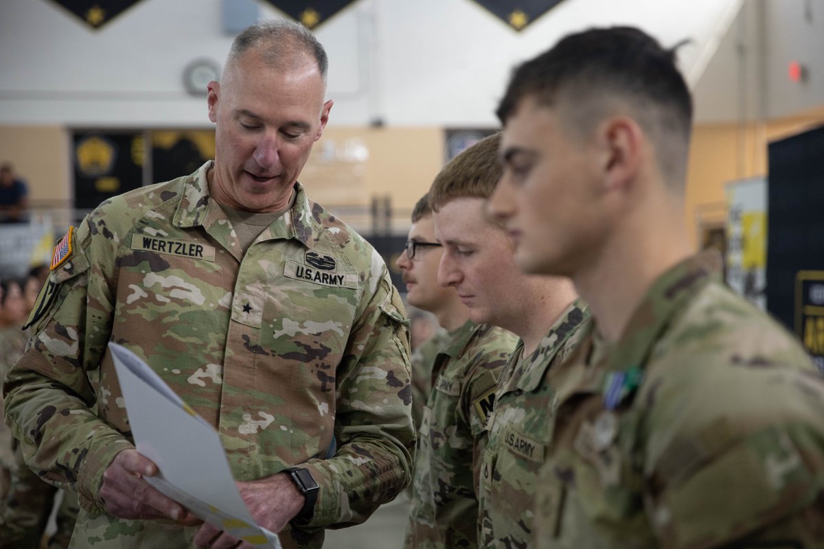 kentuckyguard's tweet photo. The Kentucky Army National Guard welcomed its newest Soldiers during the patching ceremony at the Wellman Armory at the Boone National Guard Center in Frankfort, Apr. 17, 2025. Among the 64 new Soldiers were four honor graduates.
#firstformation #nationalguard #welcome https://t.co/P0rvPiwPCp