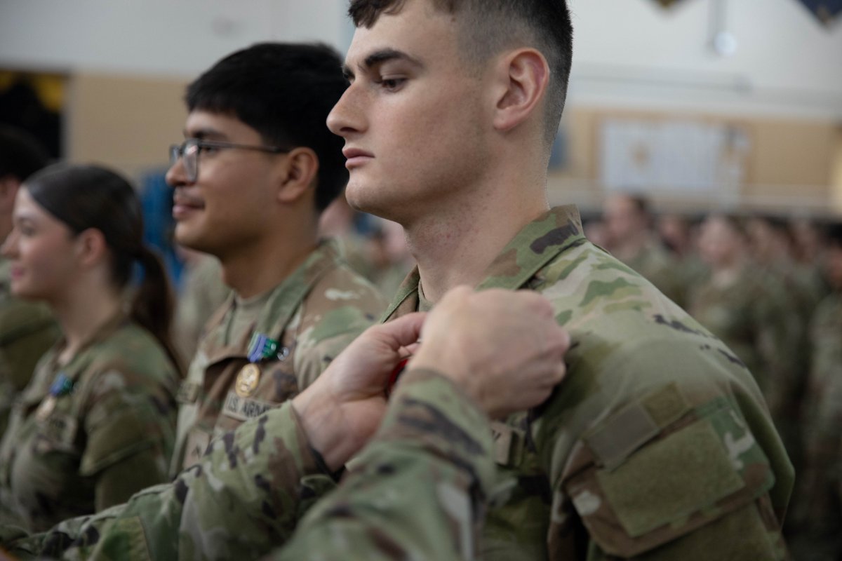 kentuckyguard's tweet photo. The Kentucky Army National Guard welcomed its newest Soldiers during the patching ceremony at the Wellman Armory at the Boone National Guard Center in Frankfort, Apr. 17, 2025. Among the 64 new Soldiers were four honor graduates.
#firstformation #nationalguard #welcome https://t.co/P0rvPiwPCp