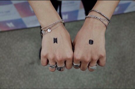 findbts_'s tweet photo. "Vocês ainda são meus amores. Vamos envelhecer juntos. Por favor, espere só um pouquinho mais" — Jimin conversando com o army no weverse https://t.co/aOSG6CFOqG