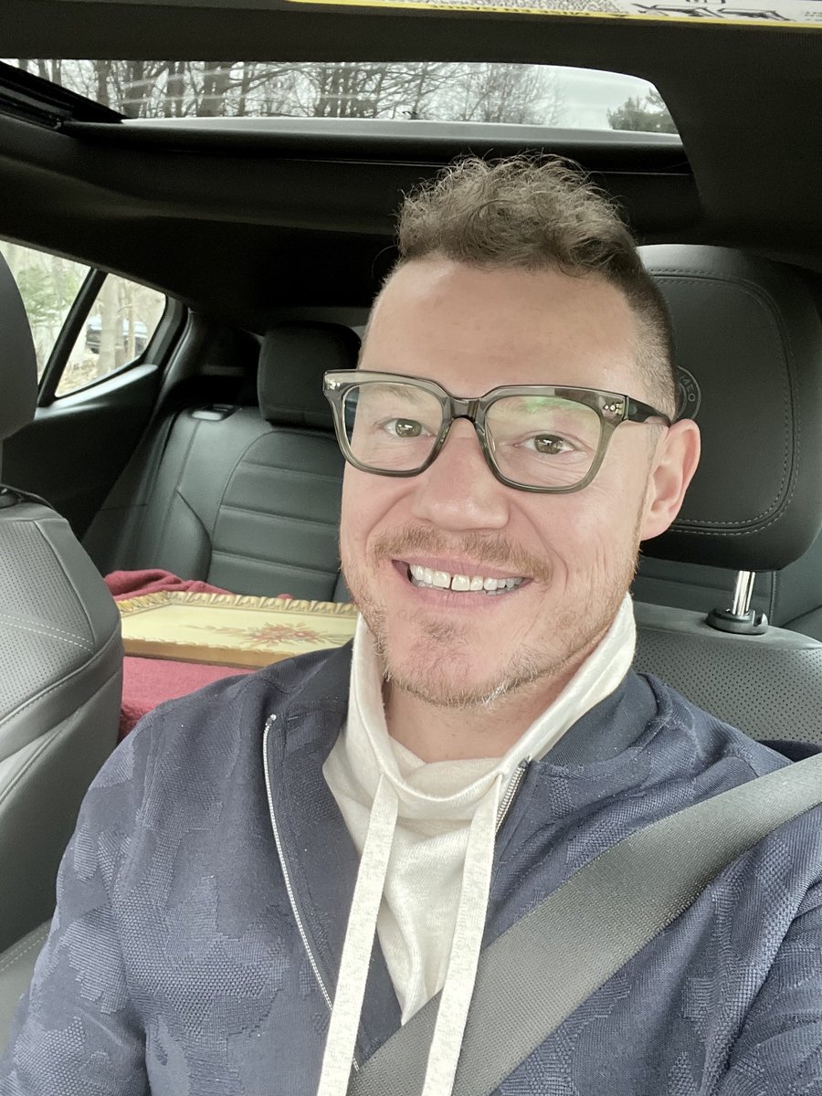 AndyYatesDesign's tweet photo. I know - I need a new headshot! This is real life: me, in the car, full of stuff, racing from one appointment to the next, trying to maintain organization in the wonderful chaos that is my design life. Happy Friday, everyone! #designerlife #reality #interiordesign https://t.co/3Oe3xIxIWh