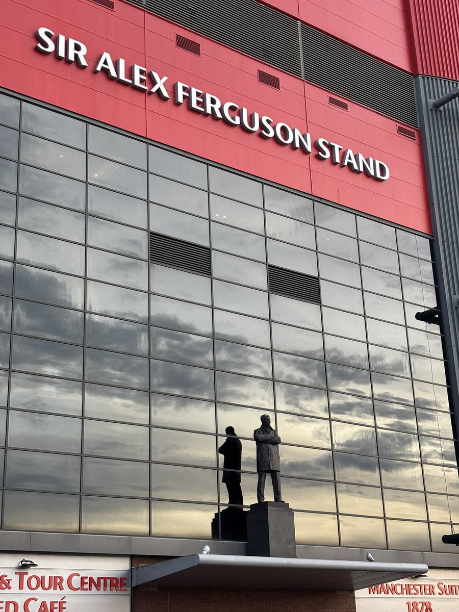 What do you put us through <a href="/ManUtd/">Manchester United</a>  Not a bad first European game under the lights for my boy though. Delight turned to despair and then ELATION!! What a night. On the the semi finals #manutd