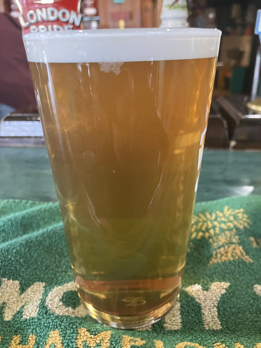 VinLK3's tweet image. After consultation with the book we decided on Mr Bumble on route to todays #groundhop and Billy bonus @alex_elkay21 got 1st round in!! #NewPub #MrBumble