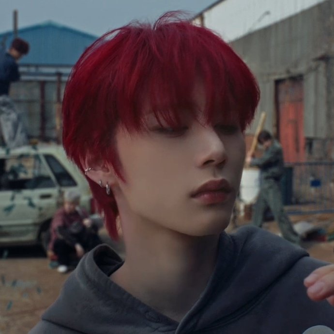 coryihanz's tweet photo. the emo eyeliner... god bless my life https://t.co/B72iGnU4ks