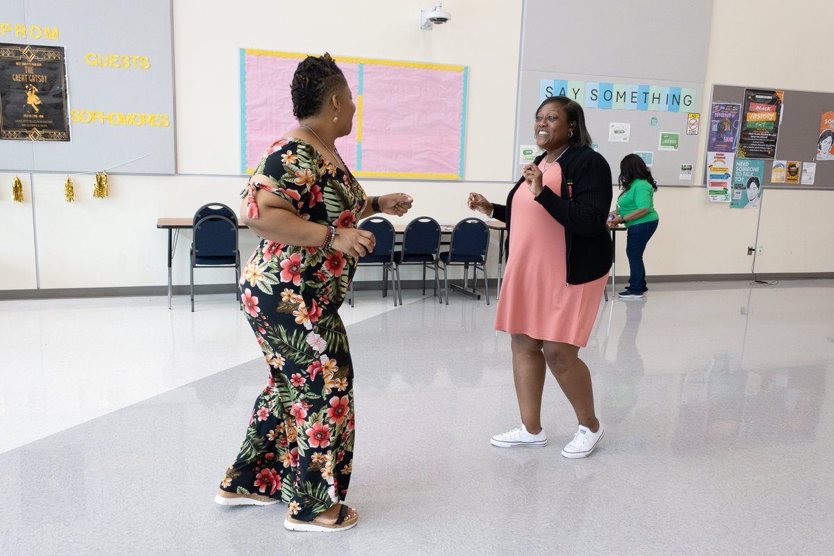 CREED_NC's tweet image. We're 1️⃣ week away from reliving these moments of joy and community! NC educators of color, we're celebrating YOU next weekend at #TeachingInColor Summit! Will you be there? 
📆 April 25-26
📍 Charlotte, NC 
🔗 eventbrite.com/e/2025-teachin…