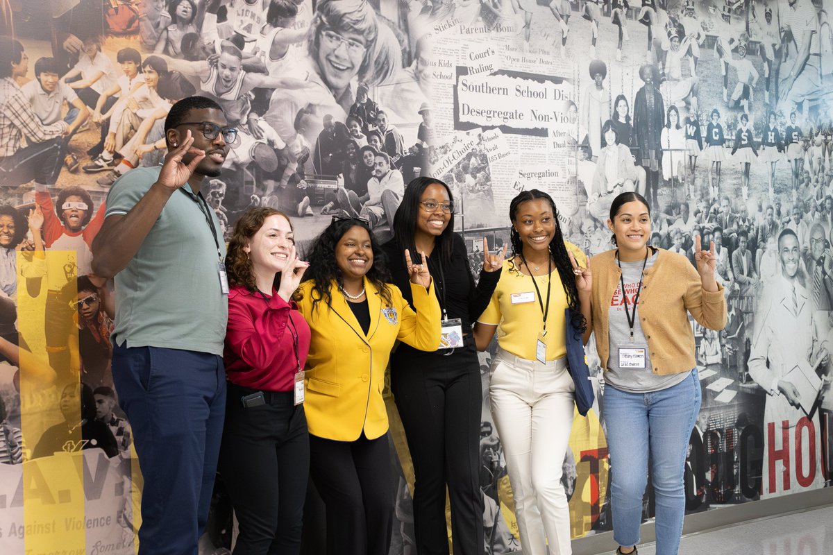CREED_NC's tweet image. We're 1️⃣ week away from reliving these moments of joy and community! NC educators of color, we're celebrating YOU next weekend at #TeachingInColor Summit! Will you be there? 
📆 April 25-26
📍 Charlotte, NC 
🔗 eventbrite.com/e/2025-teachin…