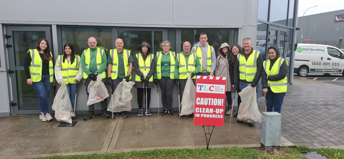 DGDShredding's tweet image. Fantastic effort from the DGD Shredding team taking part in this year’s Team Limerick Clean-Up at Raheen Business Park for hashtag #TLC10 ♻️
#TeamLimerickCleanUp #Recycle #CommunitySpirit #CleanUp #Litter #Waste #Limerick #RaheenBusinessPark
