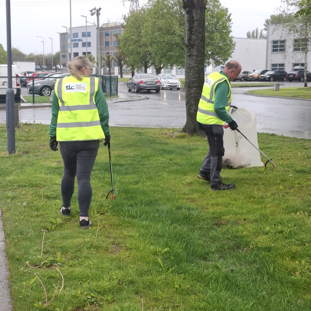 DGDShredding's tweet image. Fantastic effort from the DGD Shredding team taking part in this year’s Team Limerick Clean-Up at Raheen Business Park for hashtag #TLC10 ♻️
#TeamLimerickCleanUp #Recycle #CommunitySpirit #CleanUp #Litter #Waste #Limerick #RaheenBusinessPark