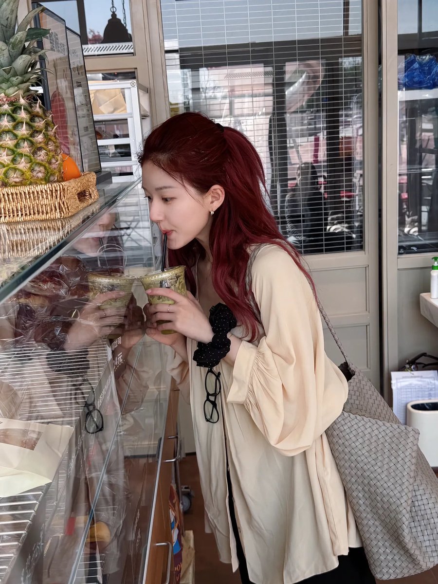 my girls look so good with red wine hair 😭❤️ #zhaolusi #baifern