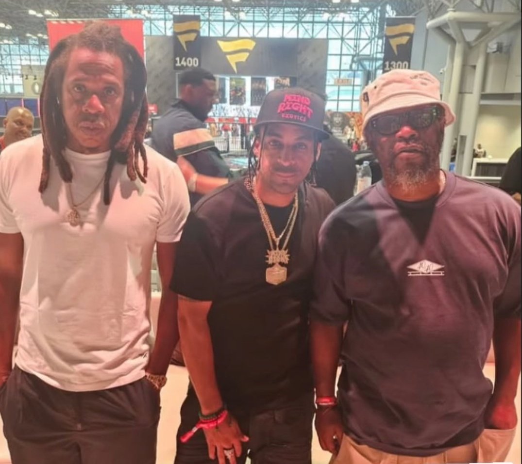 GAGEmusicx's tweet photo. Happy Birthday Cheech π #Rocnation #Rocsolid #DusseMafia #MindRightexotics
Follow him on IG @Holla_at_cheech https://t.co/2XkuEG4Bal