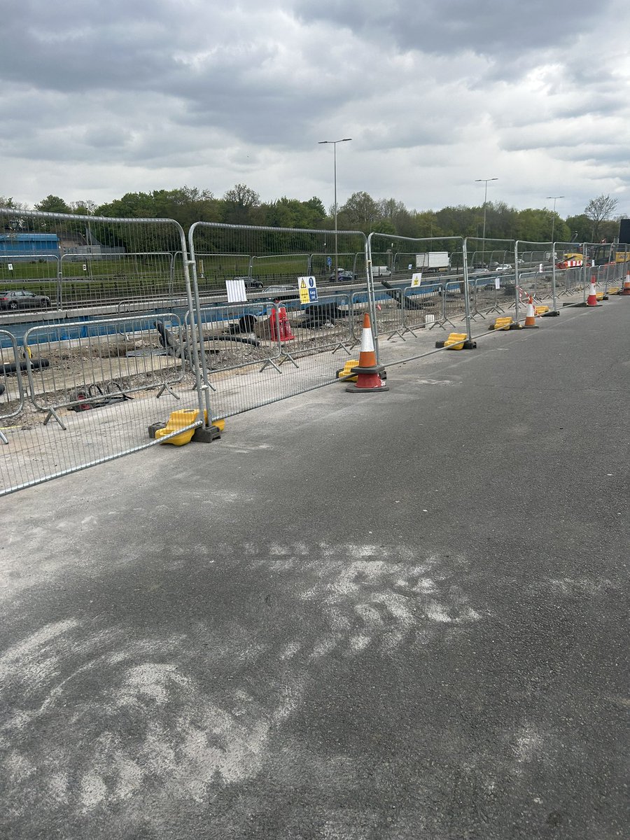 No chargers at #leicesterforesteast - big range anxiety in making it to Watford gap #EVdriving