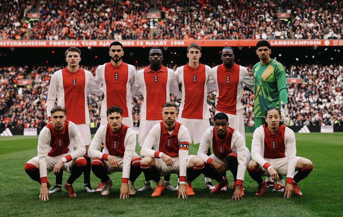 Shirt #608

⬜️⬜️⬜️🟥1️⃣2️⃣5️⃣🟥⬜️⬜️⬜️

<a href="/AFCAjax/">AFC Ajax</a> 125th anniversary 2025

When will the trefoil greatness stop! The best but about all these anniversary shirts is that we see them on the pitch!

Love the throwback badge.